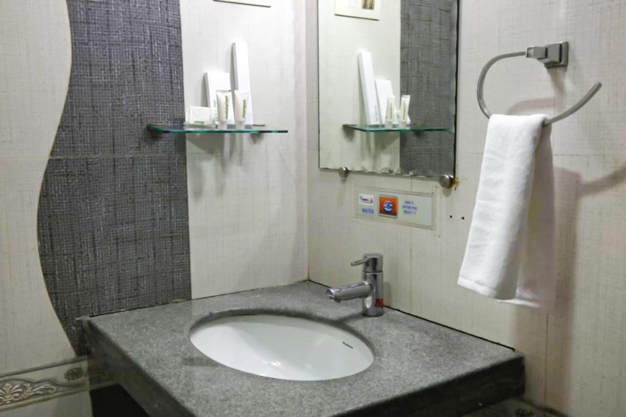 Fabhotel Sai Prasad Apartments ムンバイ エクステリア 写真